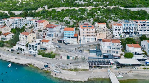 Property building, Sea view, Location