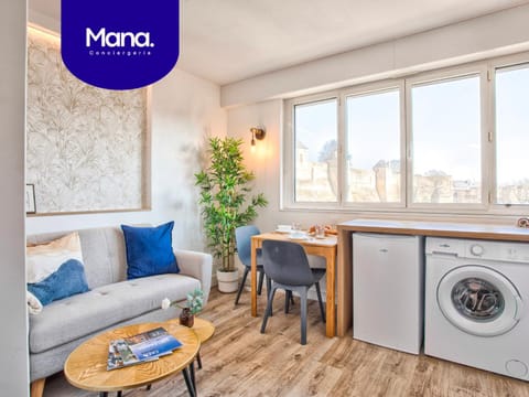 Kitchen or kitchenette, Living room, Seating area, Dining area, washing machine
