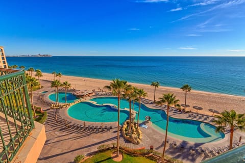 Day, Sea view, Swimming pool, sunbed