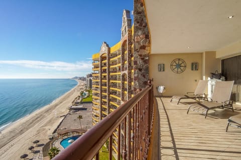 Property building, Day, View (from property/room), Balcony/Terrace, Seating area, Beach, Pool view, Sea view, Swimming pool, sunbed
