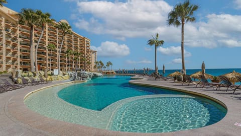Property building, Day, Swimming pool, sunbed