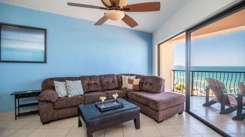 View (from property/room), Balcony/Terrace, Living room, Seating area