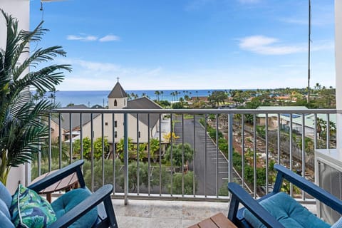 Kailua Village#705 House in Holualoa