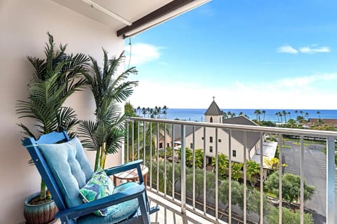 Kailua Village#705 House in Holualoa