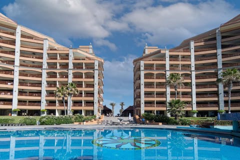 Property building, Day, Swimming pool, Swimming pool, sunbed