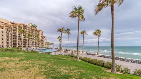 Property building, Spring, Day, Beach, Sea view, Swimming pool