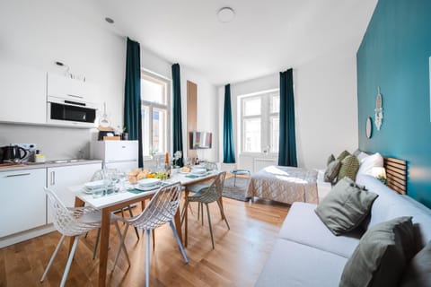 Bed, Kitchen or kitchenette, Photo of the whole room, Seating area, stove