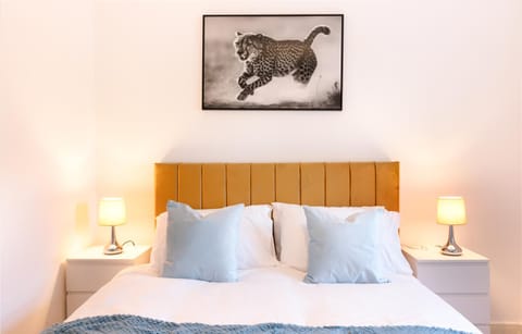 Bed, Bedroom, towels, wardrobe