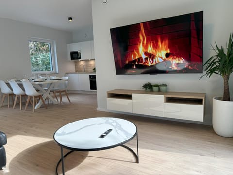 Communal lounge/ TV room, TV and multimedia, Kitchen or kitchenette, Living room, Dining area