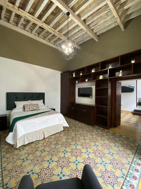 Bed, TV and multimedia, Bedroom