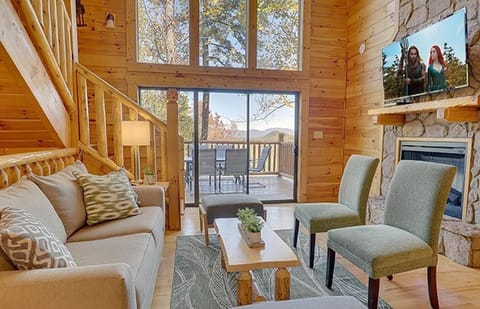 Patio, View (from property/room), Balcony/Terrace, Living room, Seating area