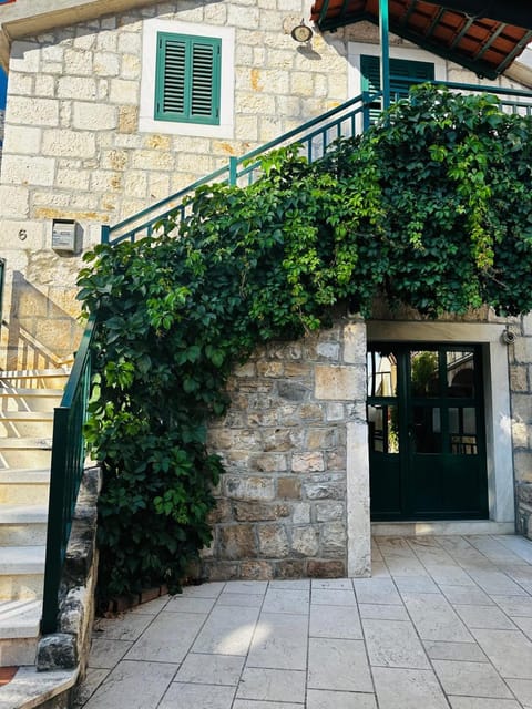 L&L Kamena House Apartments Apartment in Baška Voda