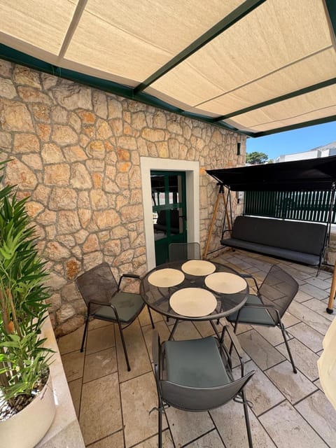 L&L Kamena House Apartments Apartment in Baška Voda