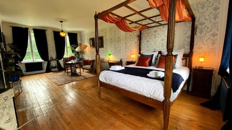 Bed, Living room, Bedroom