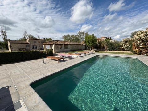 Property building, Swimming pool, sunbed