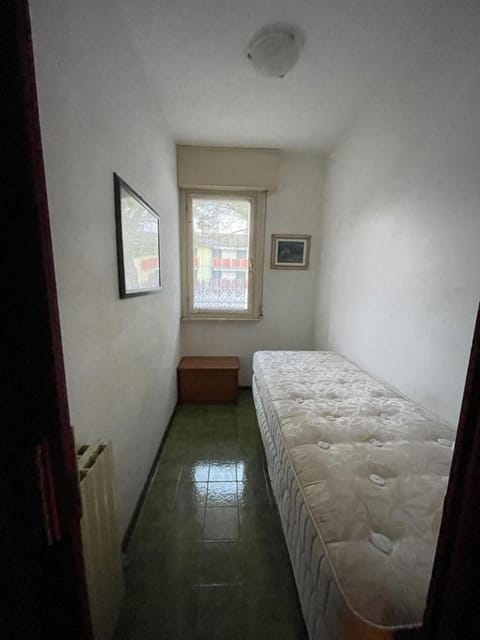 Bed, Decorative detail, Bedroom