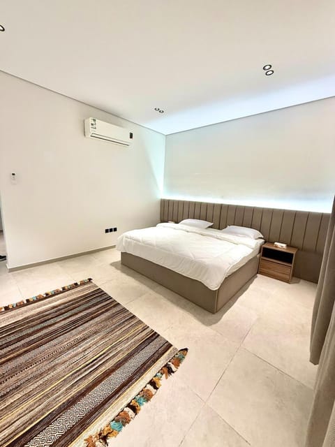 Bed, Photo of the whole room, Bedroom, air conditioner