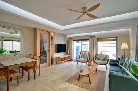 Communal lounge/ TV room, TV and multimedia, Living room, Evening entertainment, air conditioner