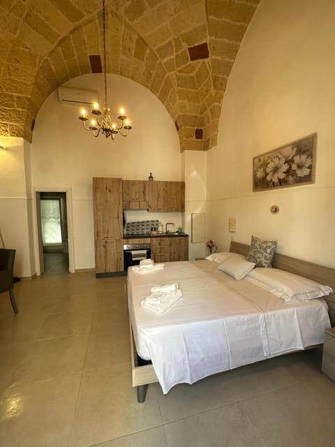 Bed, Kitchen or kitchenette, Photo of the whole room, Bedroom, towels