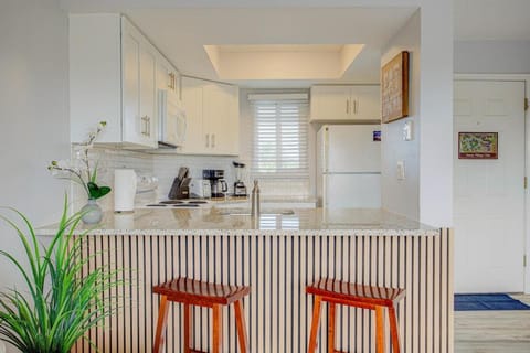 Oceanside complex B35 1 Bed 1 Bath Heated Pool Apartment in Butler Beach