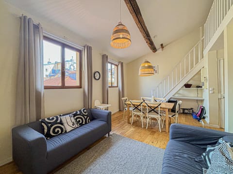 Property building, Seating area