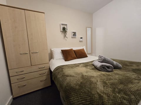 Room 2 Shared House in L7 Bed and Breakfast in Liverpool
