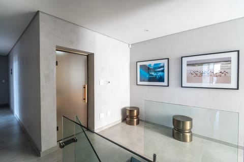 Luxury Surfer's Corner Suite with Ocean Views Bed and Breakfast in Cape Town