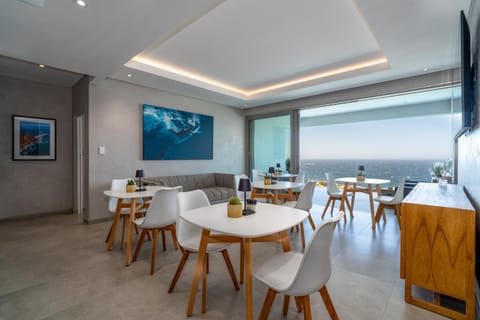 Luxury Surfer's Corner Suite with Ocean Views Bed and Breakfast in Cape Town