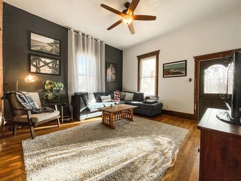 Blue Barn West Side Getaway mins to Center_trails House in Old Colorado City