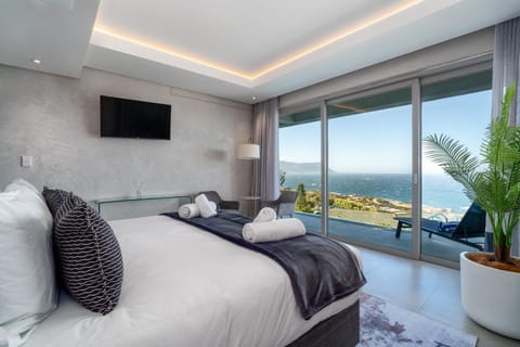 Executive Boulders Beach Suite with Ocean Views Bed and Breakfast in Cape Town