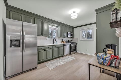 NEW! Modern Retreat Near CLE-Game Room-Renovated House in Lake Erie