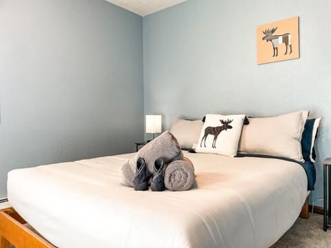 Sunset Mesa Hideaway_hot tub_new renovation House in Colorado Springs