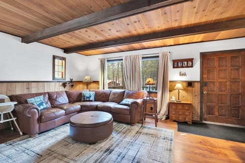 Little Naughty Pine Wi-Fi TV Ski House in Big Bear