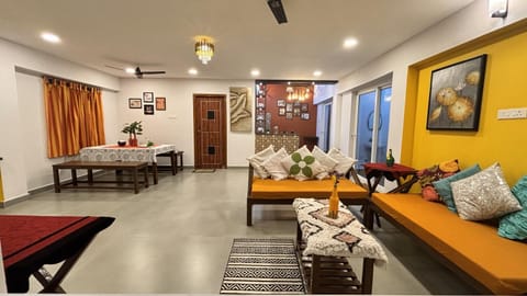 Living room, Seating area