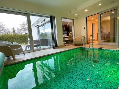 Swimming pool, Swimming pool, sunbed