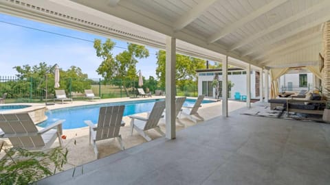 Patio, View (from property/room), Balcony/Terrace, Pool view, sunbed