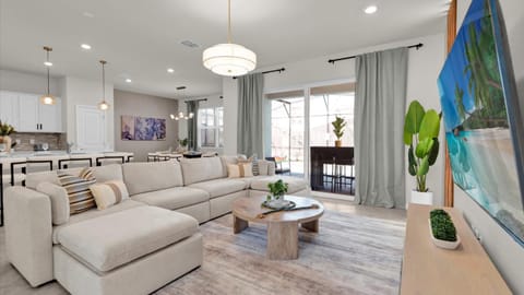 Family Home w Cinema, Pool & BBQ Clermont House in Four Corners