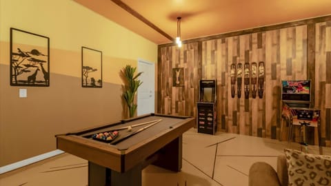 Family Home w Cinema, Pool & BBQ Clermont House in Four Corners