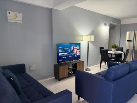 TV and multimedia, Living room, Seating area, Evening entertainment