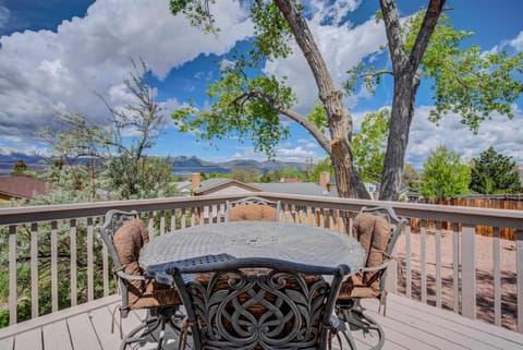 Iron View Hot Tub Fire Pit & Breathtaking Views House in Black Forest