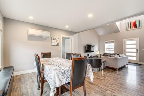 1 Mi to Oregon Dunes Quiet Getaway with Deck House in Lakeside