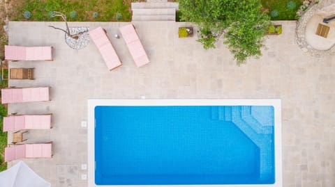 Pool view, Swimming pool, sunbed