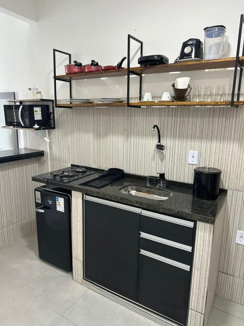 Kitchen or kitchenette, minibar