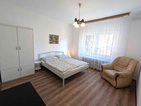 Summer, Bedroom