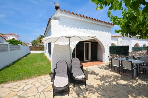 Patio, Facade/entrance, Garden, Balcony/Terrace