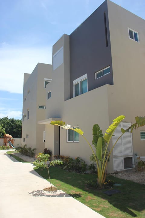 Property building, Facade/entrance