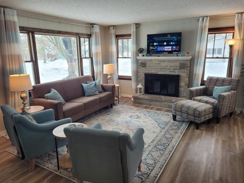 My Roam'n Empire - Super Cute with Toys! House in Empire