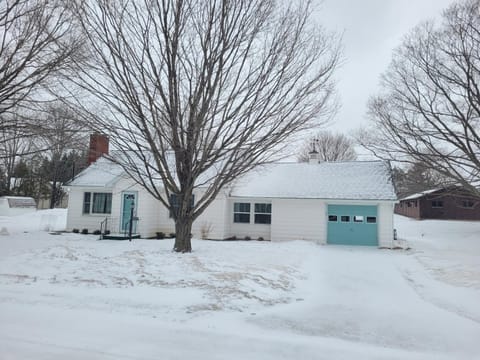 My Roam'n Empire - Super Cute with Toys! House in Empire