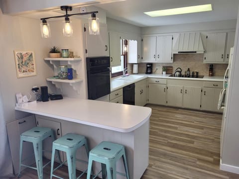 My Roam'n Empire - Super Cute with Toys! House in Empire