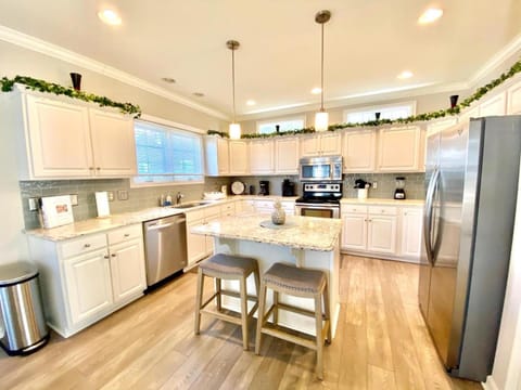 Kitchen or kitchenette, kitchen